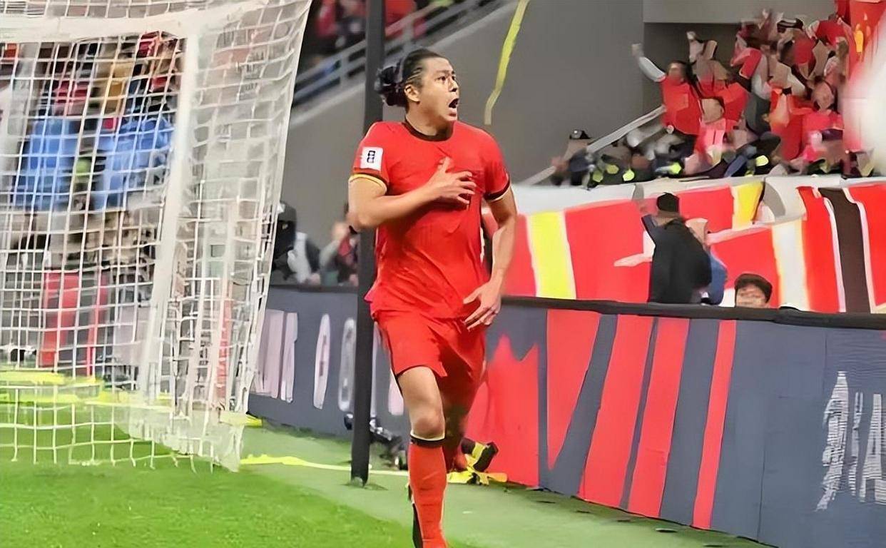 九游体育-库尔图瓦出击导致丢球